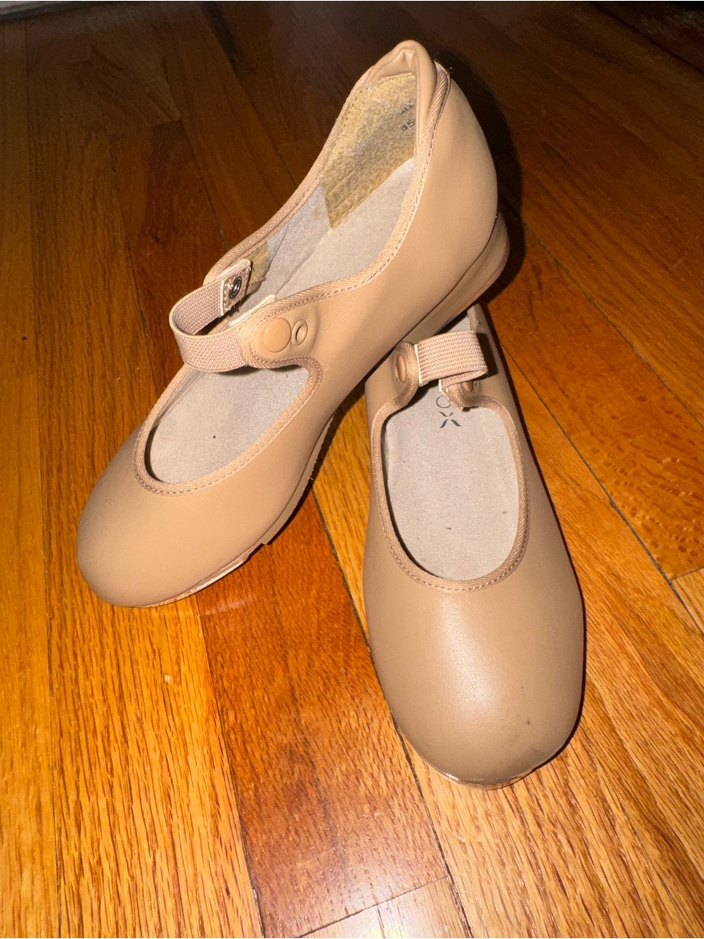 Capezio Shuffle Tap Shoe (Size 3.5)